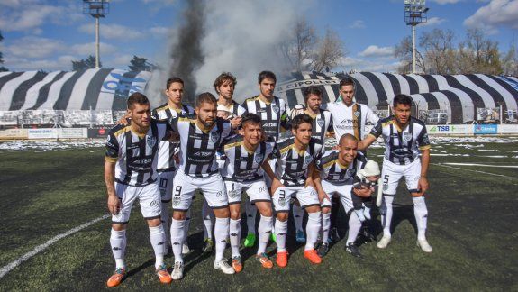 La postal de la primera fecha, un gran respaldo popular para el renovado Cipolletti en el Federal A 2016/2017.