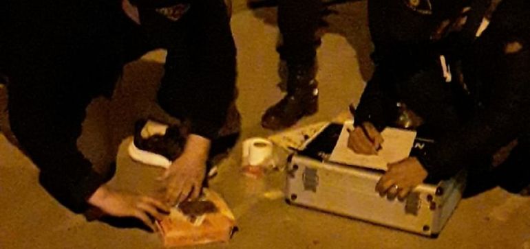 Iban en moto y fueron detenidos con marihuana y una balanza.&nbsp;