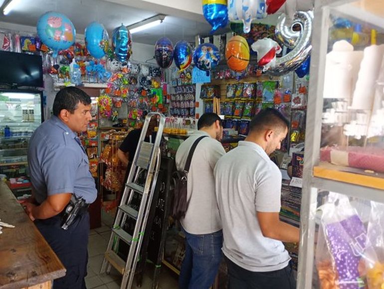 La mercadería pirotécnica secuestrada en el comercio cipoleño tiene un valor cercano al millón de pesos. 
