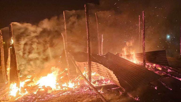 El joven se salvó de milagro del incendio de su vivienda.