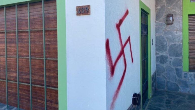 Repudio e indignación por pintadas nazis en Viedma
