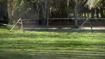 El jugador de once años falleció debido a las heridas fatales, tras caer del arco. 