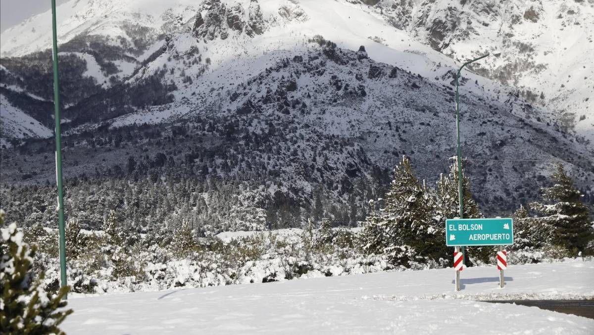 Bariloche, con nieve, ya espera por el turismo extranjero.