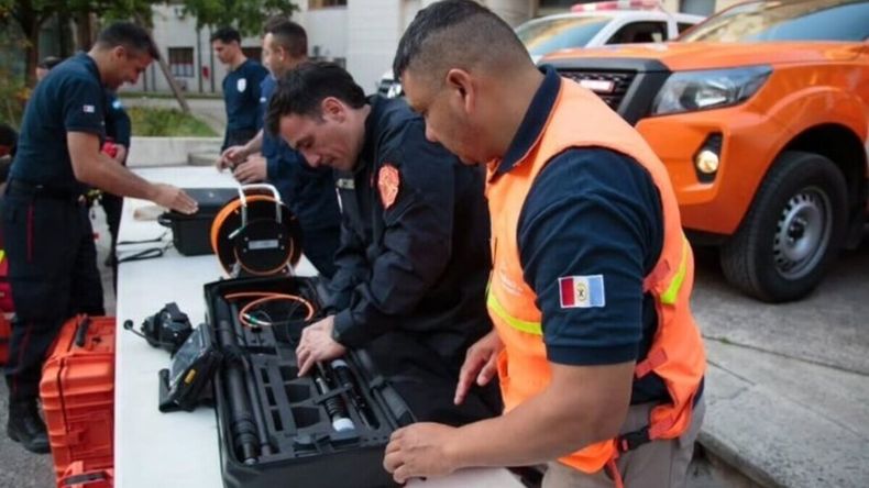 Una brigada de Santa Fe especializada en derrumbes busca a los jubilados desaparecidos en Chubut. | LMCipolletti.com Una brigada de Santa Fe especializada en derrumbes busca a los jubilados desaparecidos en Chubut.