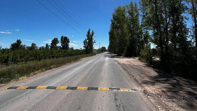 La 1 de Mayo, otra arteria principal. Une las rutas 65 y 22 por asfalto. La 1 de Mayo, otra arteria principal. Une las rutas 65 y 22 por asfalto.
