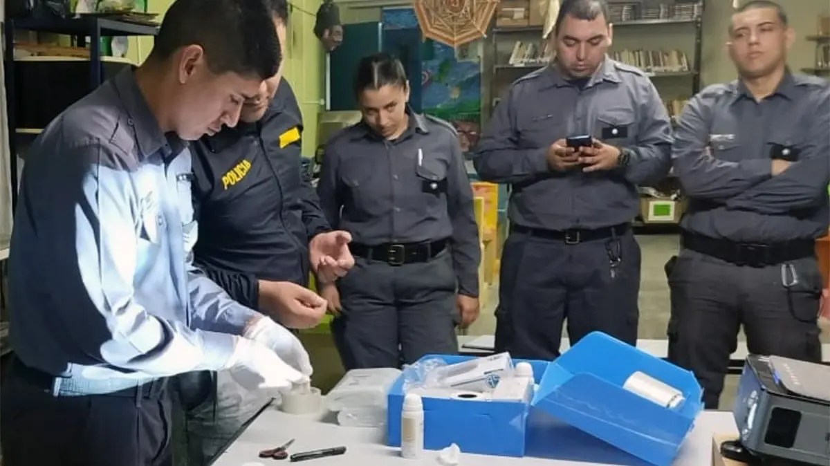La capacitación estuvo a cargo de efectivos de la Delegación Toxicomanía de Cipolletti.