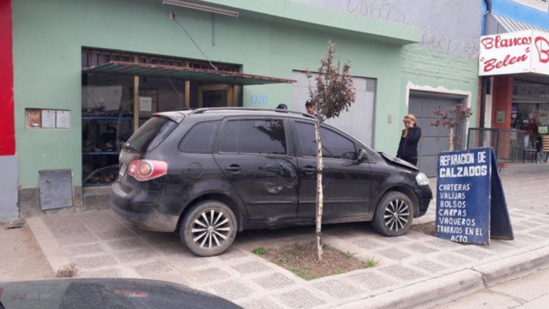 La Suran terminó sobre la vereda. Casi causa una tragedia.