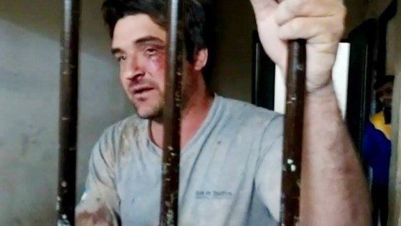 El chofer perdió cuatro dientes y sufrió la fractura de un tobillo.