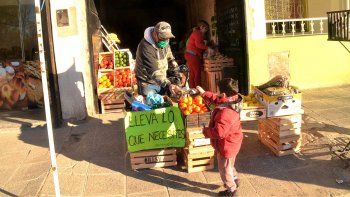 pusieron una caja con donaciones en la puerta del local pusieron una caja con donaciones en la puerta del local