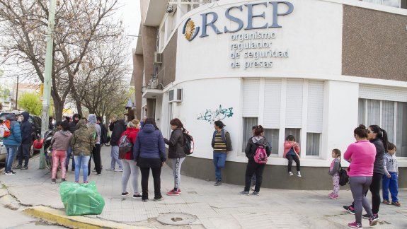 Organizaciones se movilizaron al EPRE por los subsidios populares