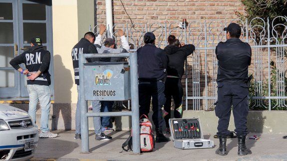 Zafó de la acusación por narco jurando que es adicto al crack