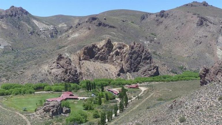 Estadounidense compró un campo y denunció que el administrador alquiló sus tierras a una cantera