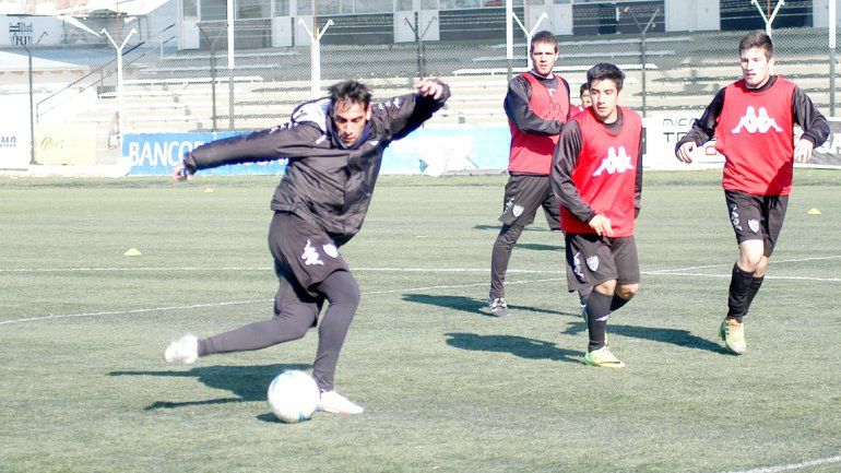 Sosa pide su oportunidad y Cipolletti necesita que haga lío.