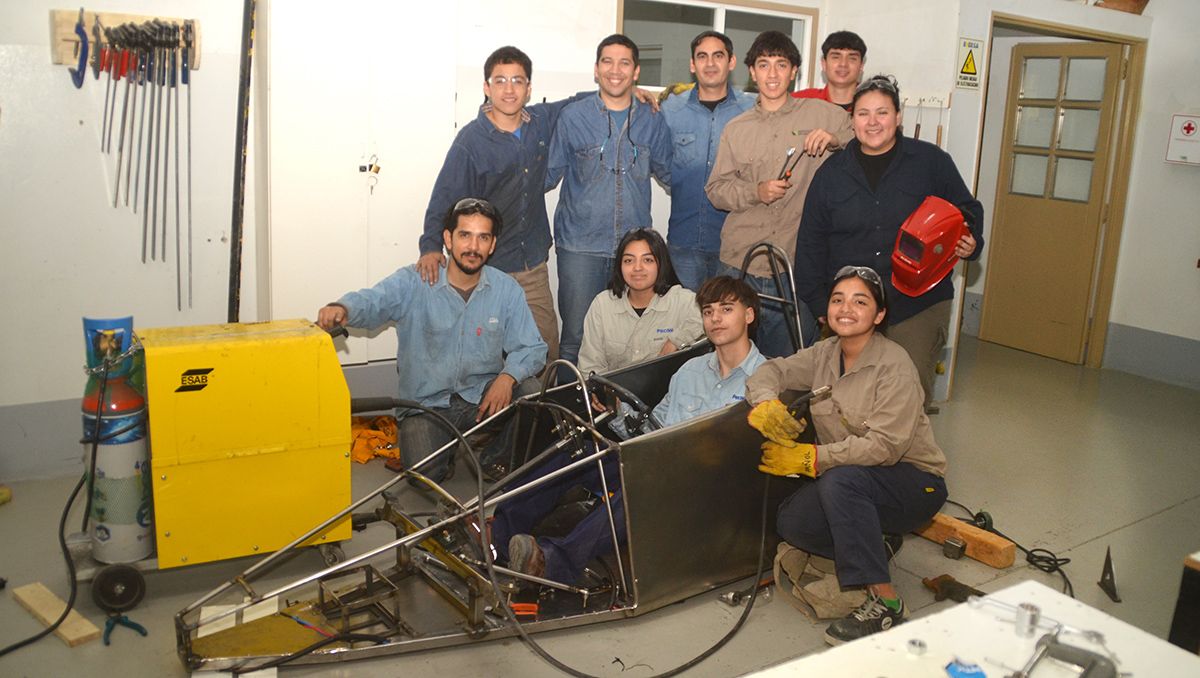 En las ruedas del karting eléctrico del CET 22 viaja la ilusión de los alumnos. Fotos: Antonio Spagnuolo