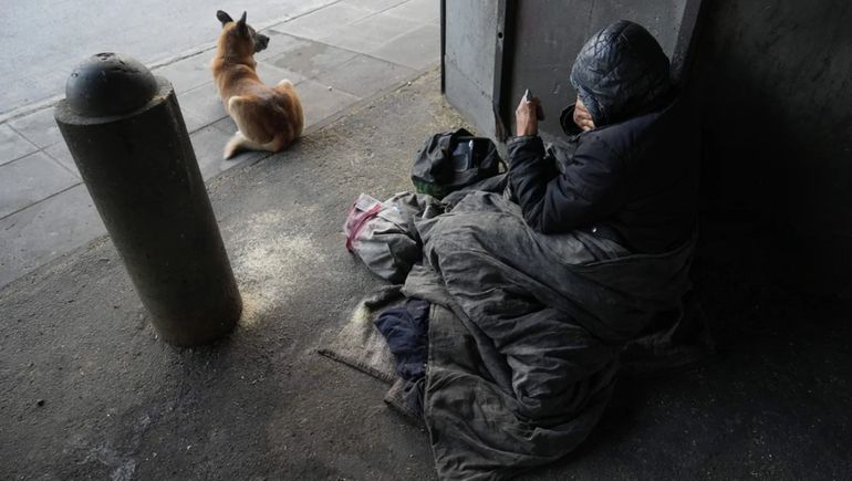 Casi 25 millones de argentinos se encontrarían bajo la línea de la pobreza.