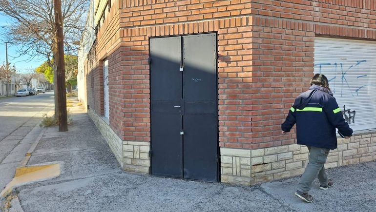 La gente quiere impedir que la puerta del Correo Argentino cierre para siempre en Oro.