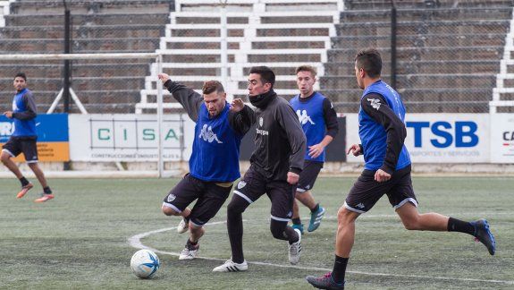 Giménez vuelve al once titular tras perderse el debut por una suspensión que arrastraba del torneo pasado.