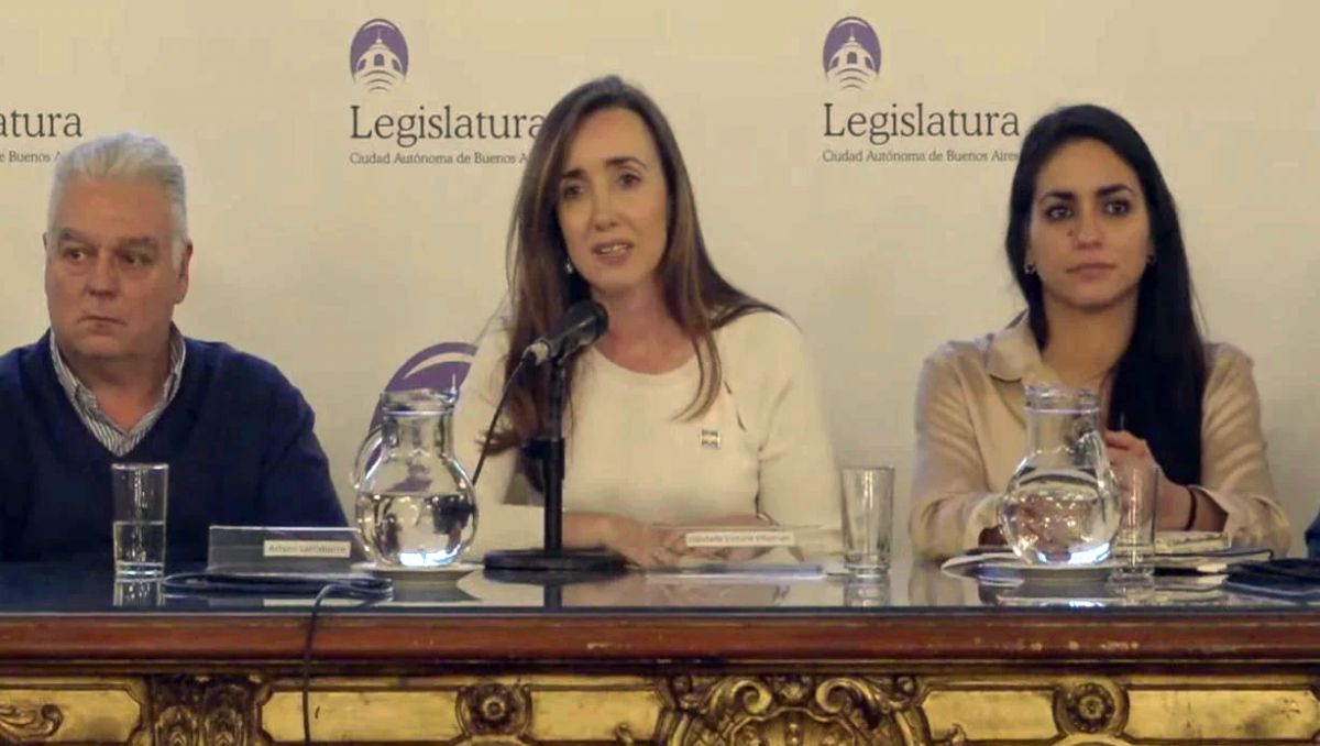 Victoria Villarruel, durante el acto negacionista realizado en la Legislatura. Ahora volvió a cruzar a las Madres de Plaza de Mayo.