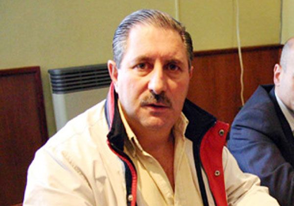 Scalesi contra funcionarios