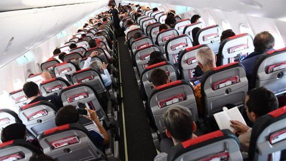 Se masturbaba en pleno vuelo a Neuquén y lo atraparon
