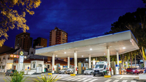 En agosto se registró un leve repunte de la venta de combustible. En agosto se registró un leve repunte de la venta de combustible.