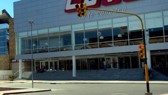 Atrapan a policía cipoleño intentando robar en hipermercado