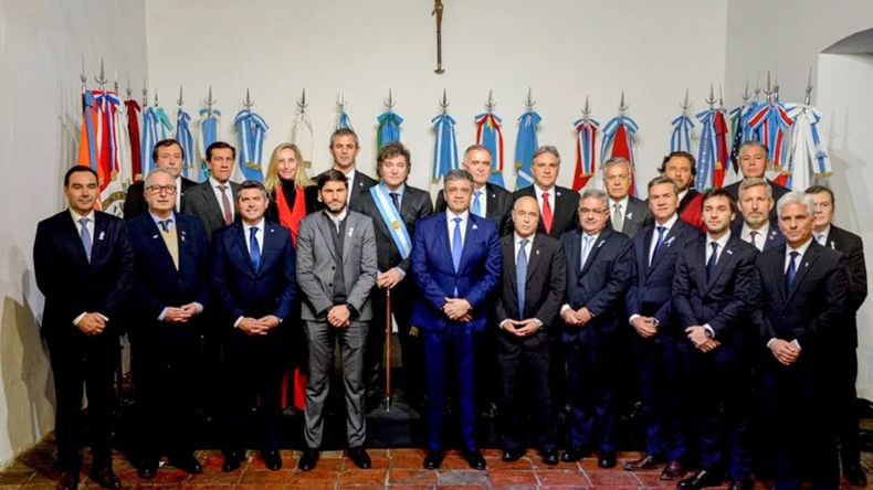 Tras el triunfo en las elecciones legislativas, el presidente Javier Milei convocó a los gobernadores a una reunión en Casa Rosada. | LMCipolletti.com Tras el triunfo en las elecciones legislativas, el presidente Javier Milei convocó a los gobernadores a una reunión en Casa Rosada.