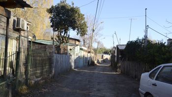 En una decena de barrios populares cipoleños, los vecinos tendrán que pagar a futuro tasas municipales. Entre otros, figura el barrio Labraña. En distintas barriadas, se reclaman por servicios y obras de la comuna.