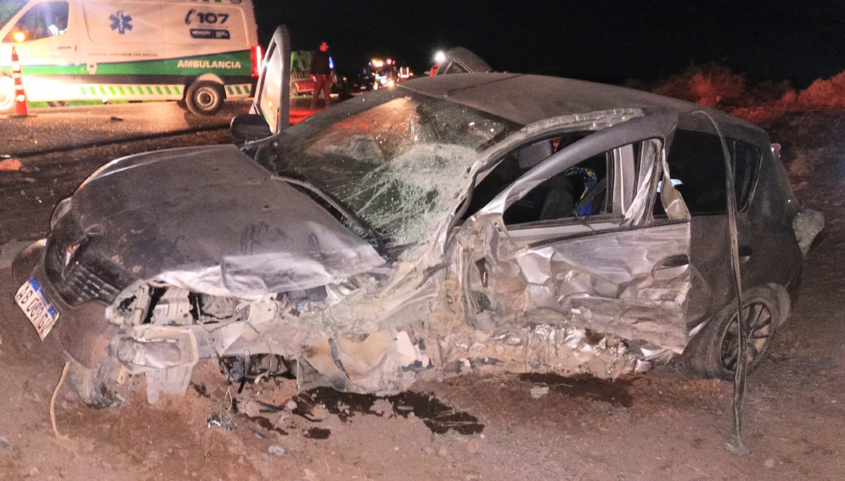 Cuatro heridos tras un brutal choque en la ruta 5