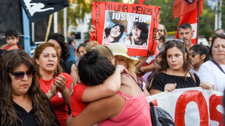 Marcha por el femicidio de Karina y Valentina en Neuquén