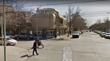 brutal agresion en pleno centro: una mujer agarro a pinas a una joven tras un accidente de transito