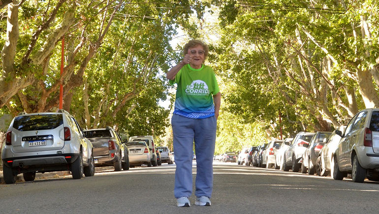 María, a punto de cumplir 98 años, competirá en La Corrida de Cipolletti. ¡Genia!
