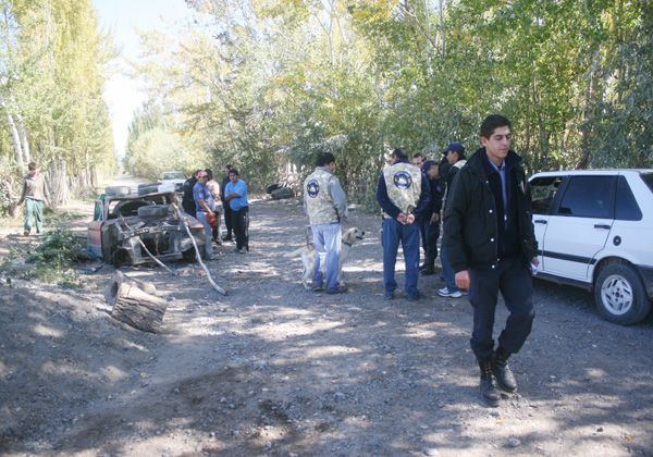 Encuentran a menor con vida atada de manos en una acequia