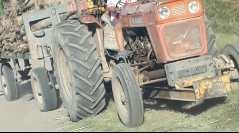 El Gringo fue víctima de una estafa y necesita recuperar el tractor. El Gringo fue víctima de una estafa y necesita recuperar el tractor.
