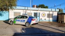 Dos policías de la Comisaría de Allen lograron salvarle la vida a un niño. 