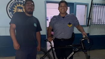 El dueño de la bici contactó a un sujeto que la vendía en Facebook y logró recuperarla con la policía. Se la había prestado a un compañero de trabajo. El dueño de la bici contactó a un sujeto que la vendía en Facebook y logró recuperarla con la policía. Se la había prestado a un compañero de trabajo.