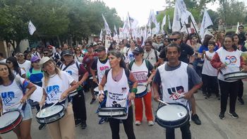 El gremio Unter realiza una masiva movilización en Cipolletti. El gremio Unter realiza una masiva movilización en Cipolletti.