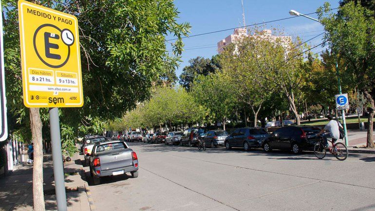 Estacionamiento pago: en un mes hicieron 800 multas