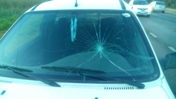 un automovilista atropello a un policia que dirigia el transito sobre la ruta 151