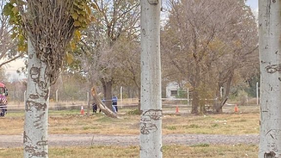 El hallazgo del cuerpo se dio en el predio de la estación meteorológica de Cipolletti. Foto: gentileza.
