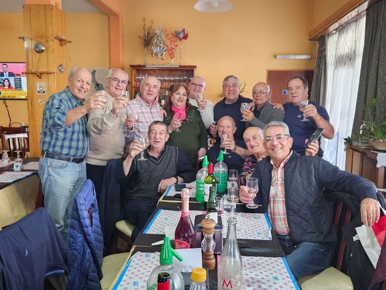 Volvieron al hotel que los cobijó, con canas pero con mil anécdotas para recordar