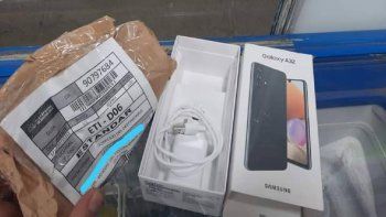 indignante: compro dos celulares y el paquete le llego vacio