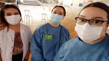 las voluntarias que vacunan contra el covid-19 en cipolletti