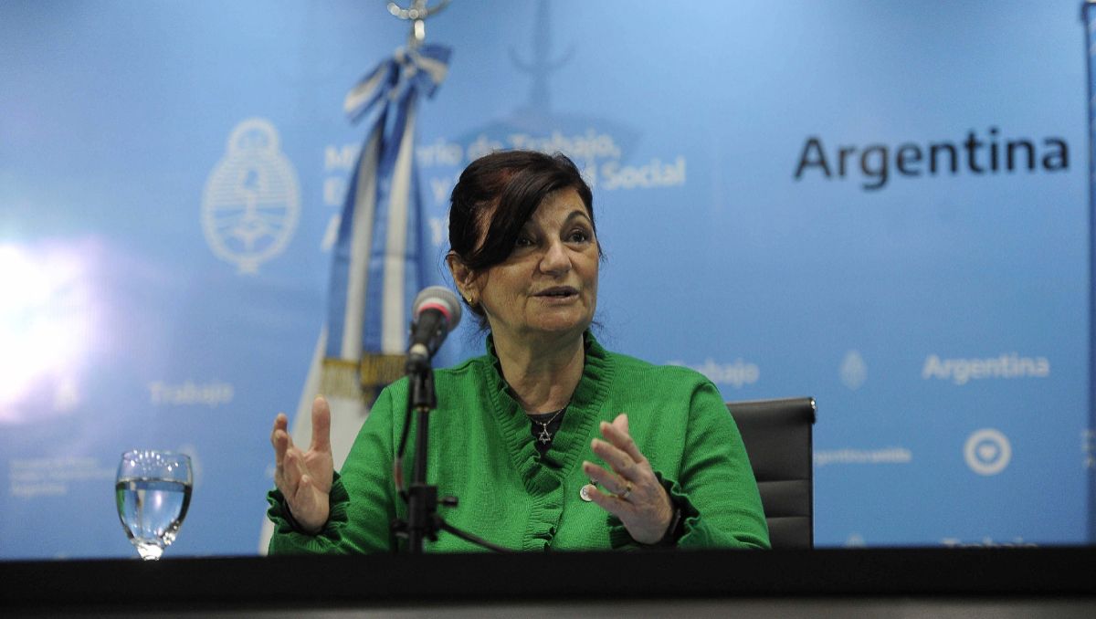 La ministra de Trabajo, Raquel Kelly Olmos, brindó una conferencia de prensa.