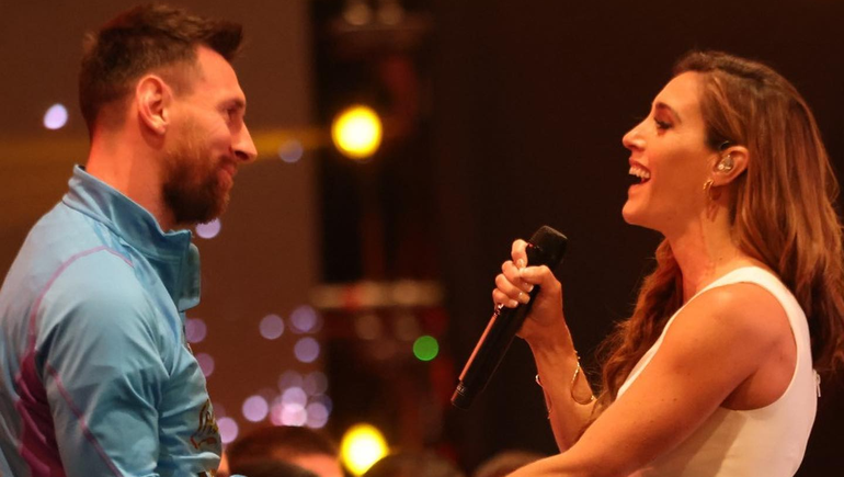 La Sole le cantó a Messi como ya lo había hecho con el Diego