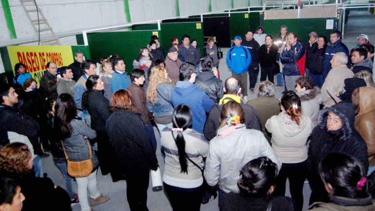 Los feriantes pasaron de tener todo listo para arrancar la venta