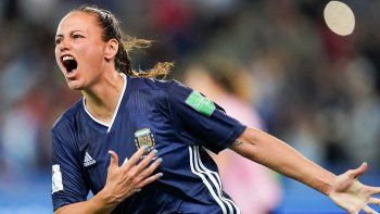con un final para el infarto, la seleccion femenina levanto un partido increible y suena con el pase