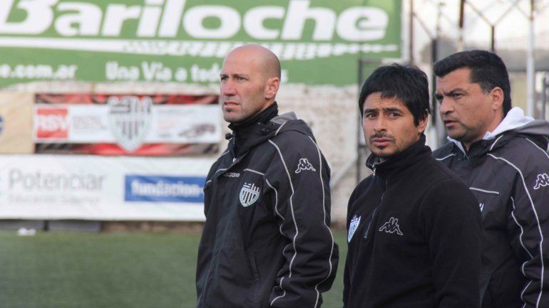Beacon y DAngelo en la conferencia de prensa en el Sindicato de Luz y Fuerza. El cuerpo técnico de Confluencia