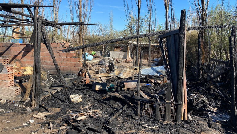 Incendio en una casilla precaria en el barrio El Salitral. 