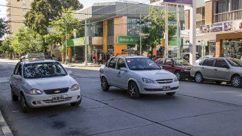 Los taxistas sostienen que no pueden absorber los mayores gastos que les genera la inflación y, por tal motivo, gestionaron una actualización de la tarifa, a lo que accedió el Municipio.